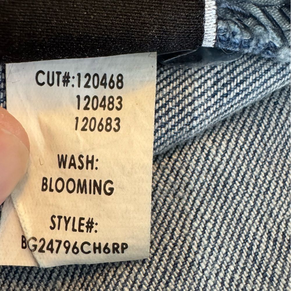 BCBGeneration Women’s Mid Rise Bootcut Distressed Blue Jeans Size 1 - Picture 14 of 14